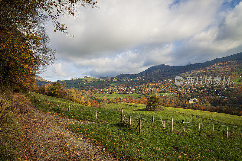Uriage les Bains, Isère, Rhône-Alpes, France, 20 11 2022 autumn landscape from the crests of Uriage, rural landscape, countryside landscape